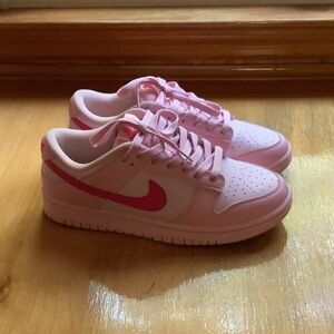 Nike Sneakers in Pink